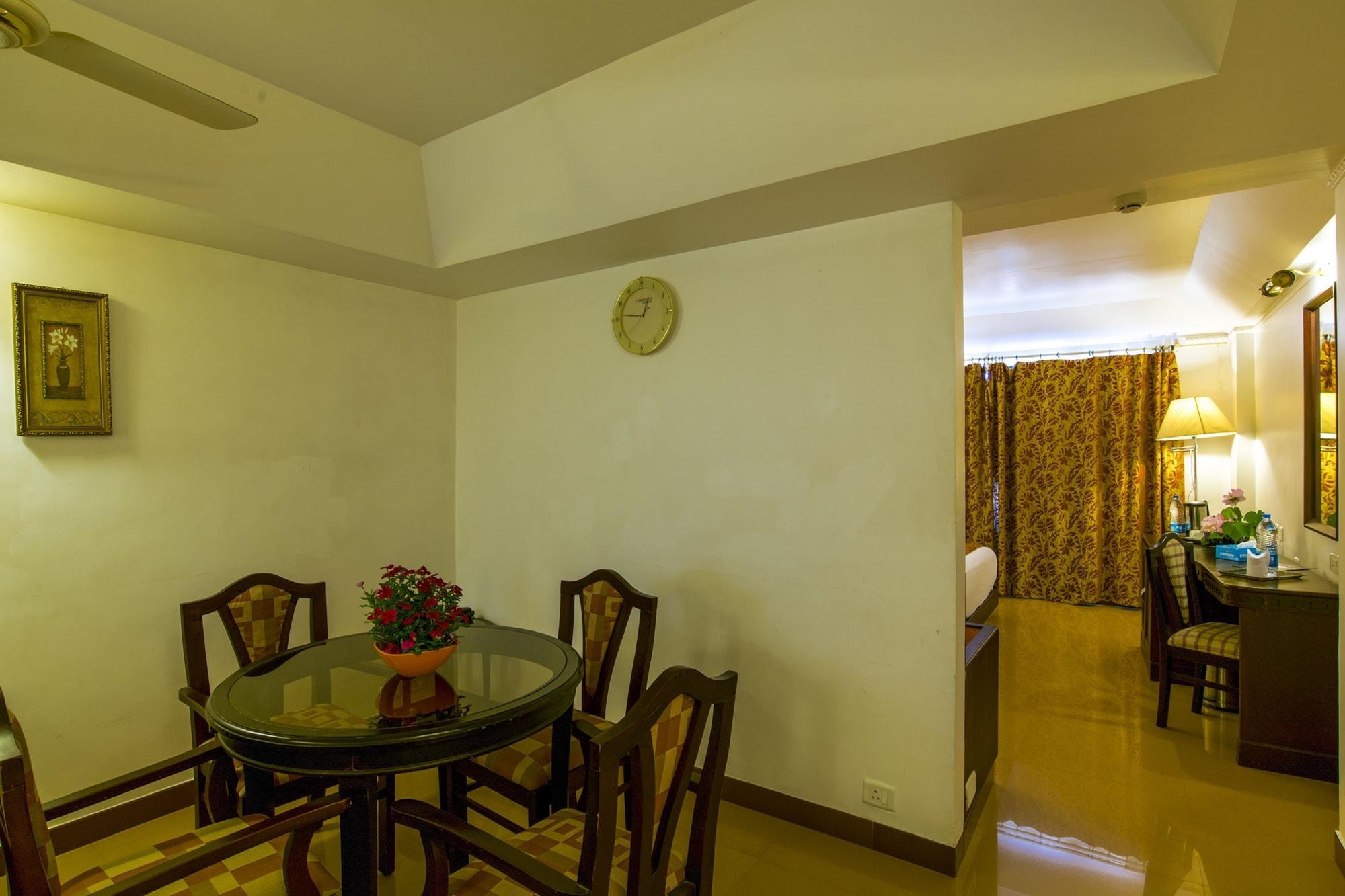 Golf View Hotels & Suites Nedumbassery Exterior foto