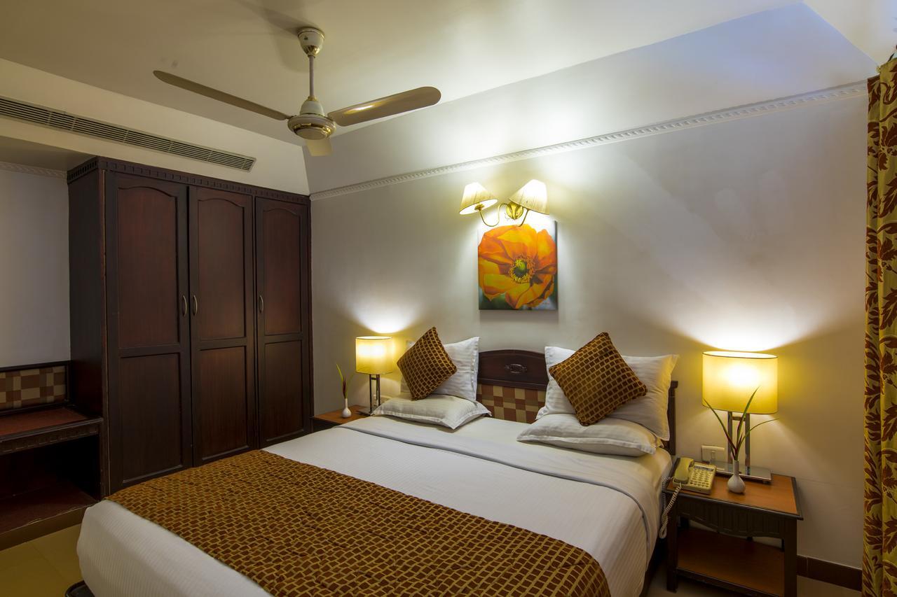 Golf View Hotels & Suites Nedumbassery Exterior foto