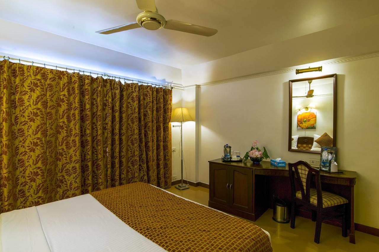 Golf View Hotels & Suites Nedumbassery Exterior foto